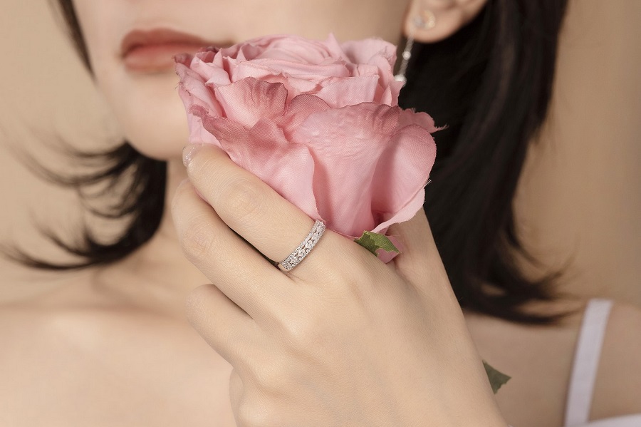 Trọn bộ bí kíp về cách đeo nhẫn sao cho đẹp và phong cách mà các cô nàng  sành điệu không nên bỏ lỡ - BlogAnChoi