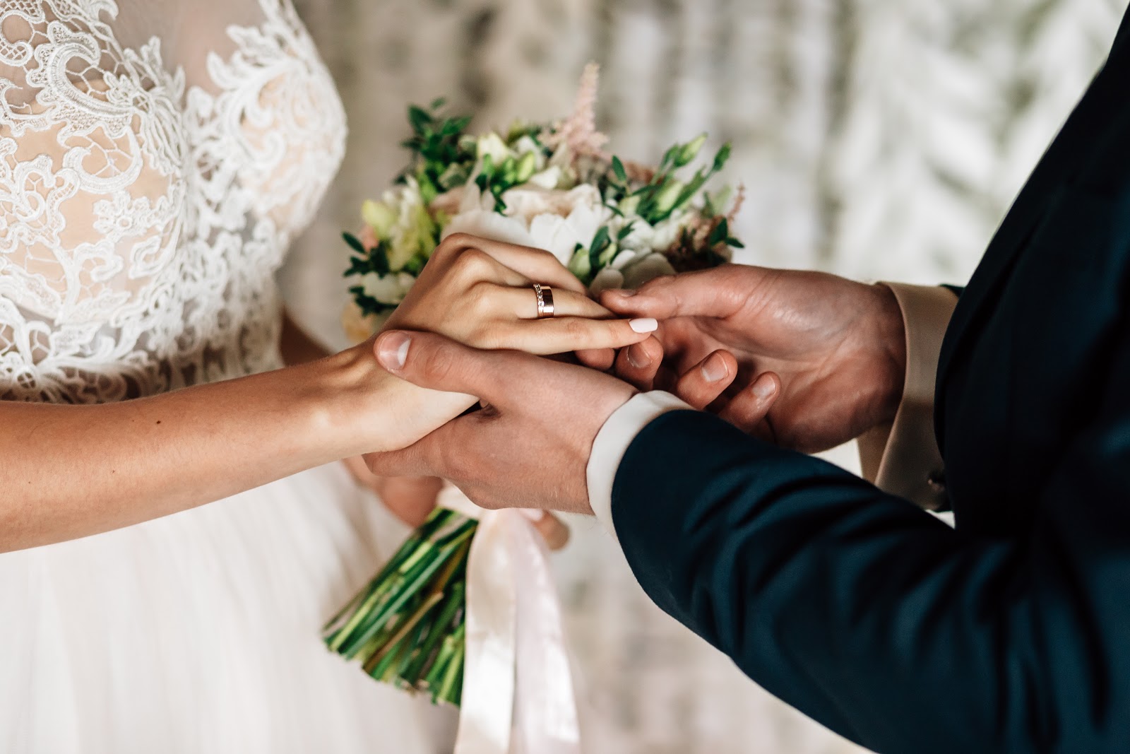 Đeo nhẫn cưới trước có sao không? Những lưu ý quan trọng